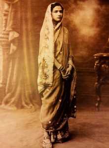 Unidentified Maratha princess in 1930s India. More about her sari and footwear at vintageindianclothing.com 